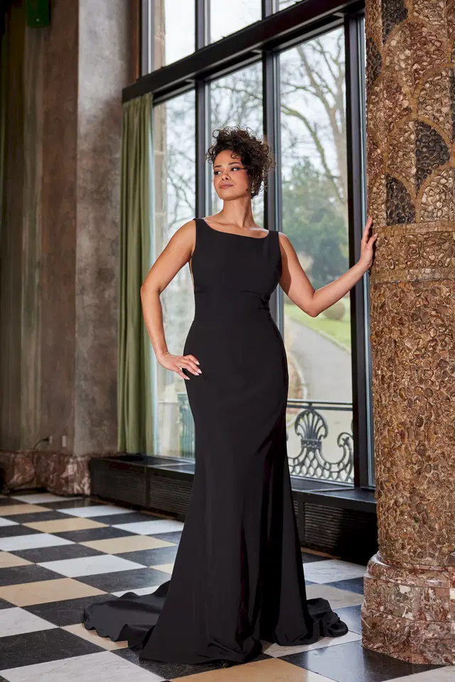 1950 Black by Diane Legrand: Fit & Flare silhouette, boat neck neckline, sleeveless, crepe