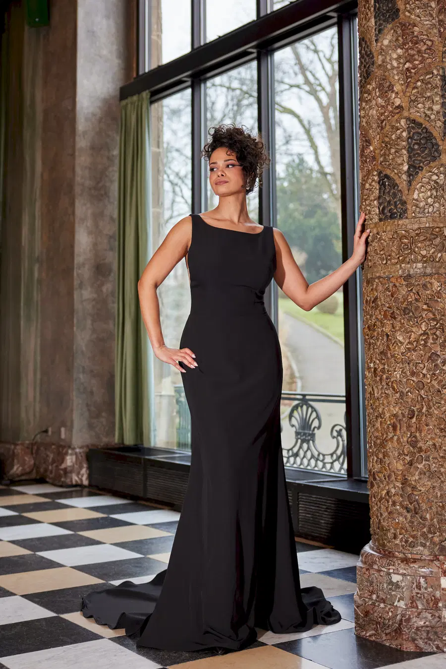 1950 Black by Diane Legrand: Fit & Flare silhouette, boat neck neckline, sleeveless, crepe