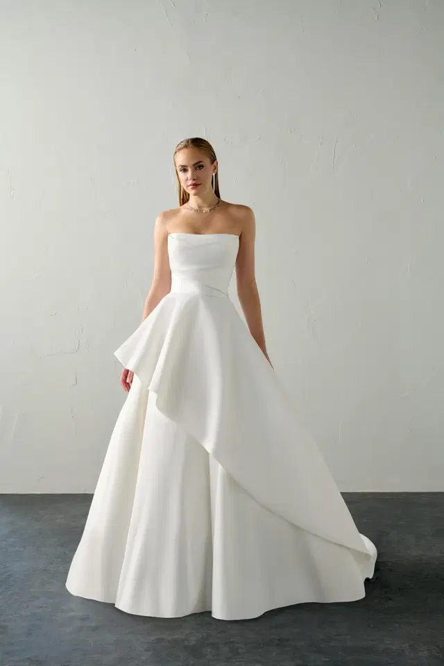 Swan by Justin Alexander Signature: A-Line silhouette, straight neckline, sleeveless, satin