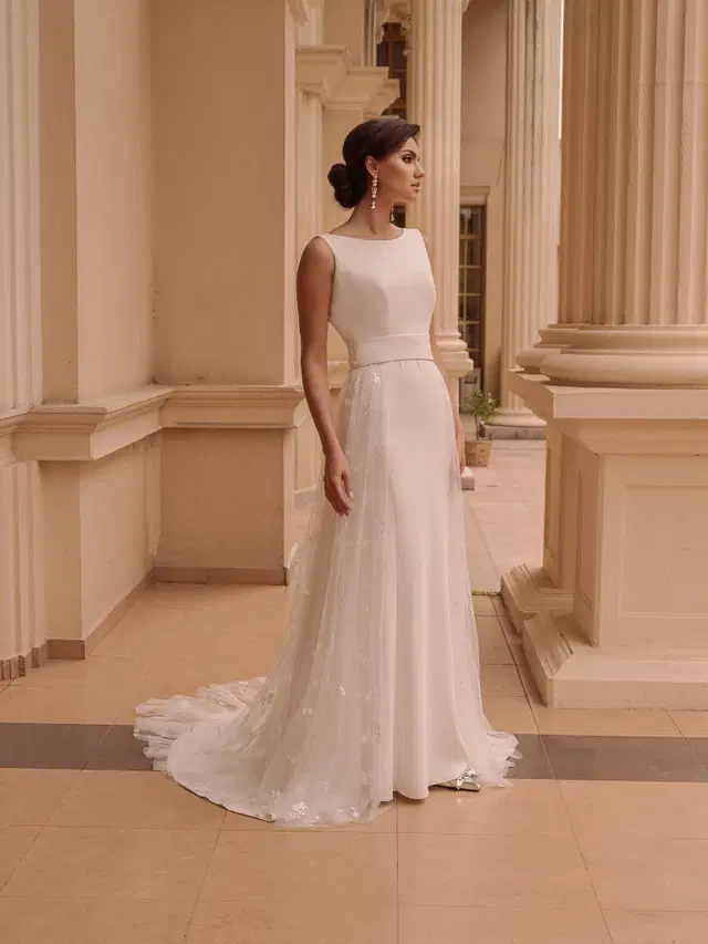 TO-2026T_T by Agnes: Straight silhouette, straight neckline, sleeveless, satin