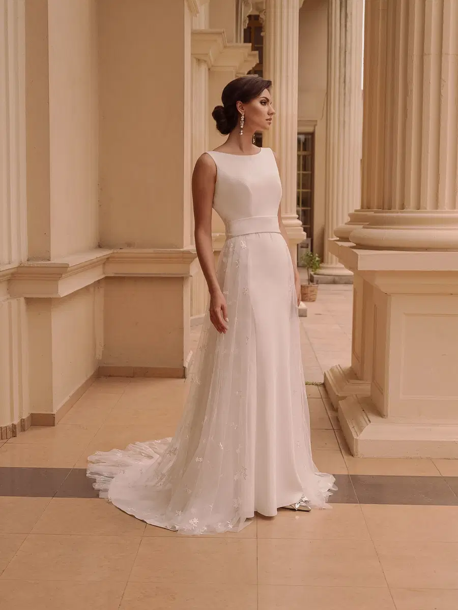 TO-2026T_T by Agnes: Straight silhouette, straight neckline, sleeveless, satin