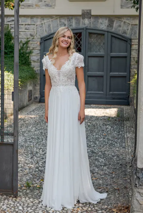 VN59 ivory wedding dress by Vera Nova, A-line, lace
