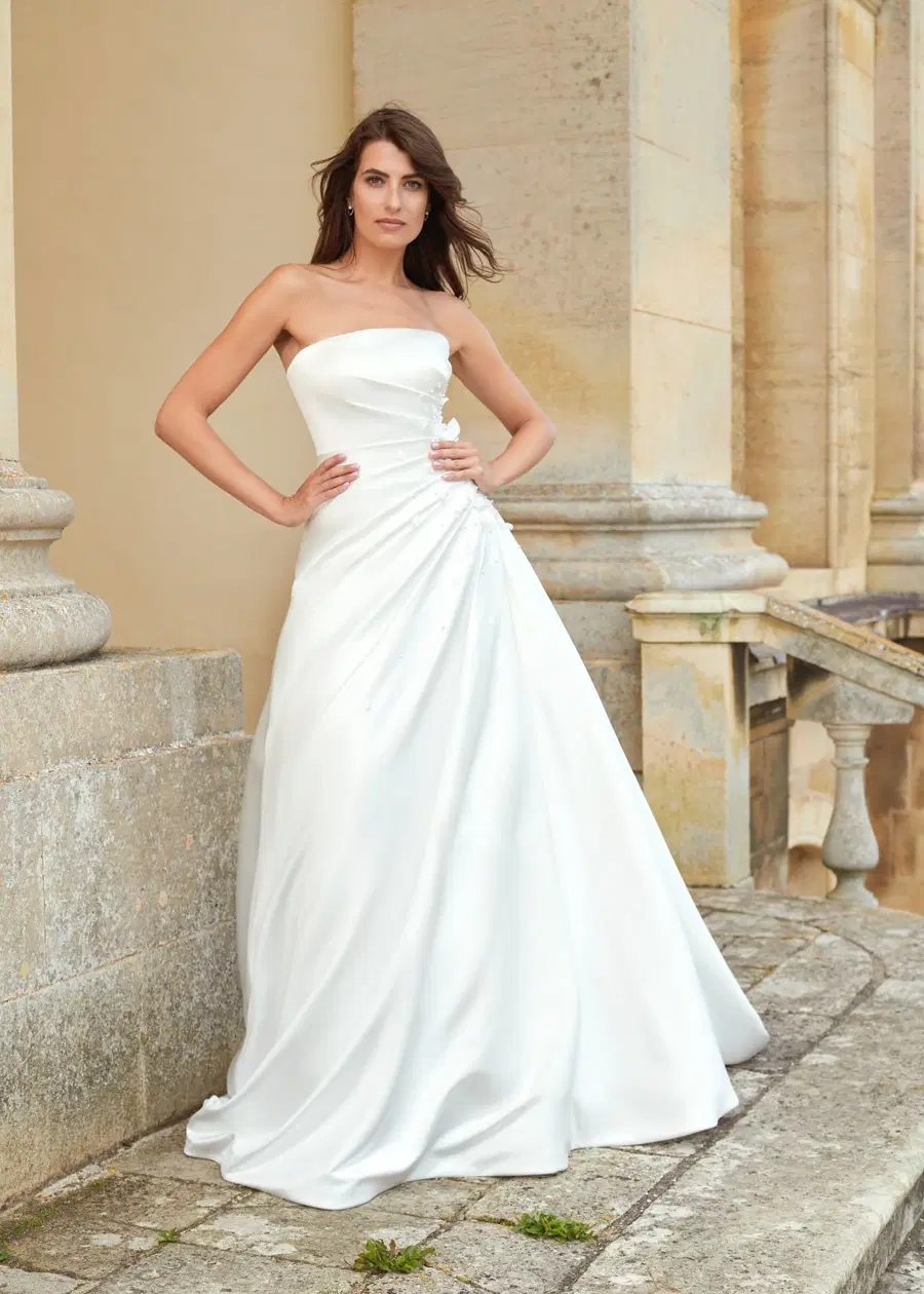 TREASURE by Dando London: A-Line silhouette, straight neckline, sleeveless, satin