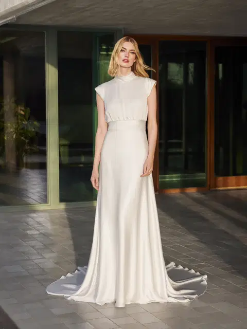 Mandevila wedding dress by Pronovias, A-line, satin