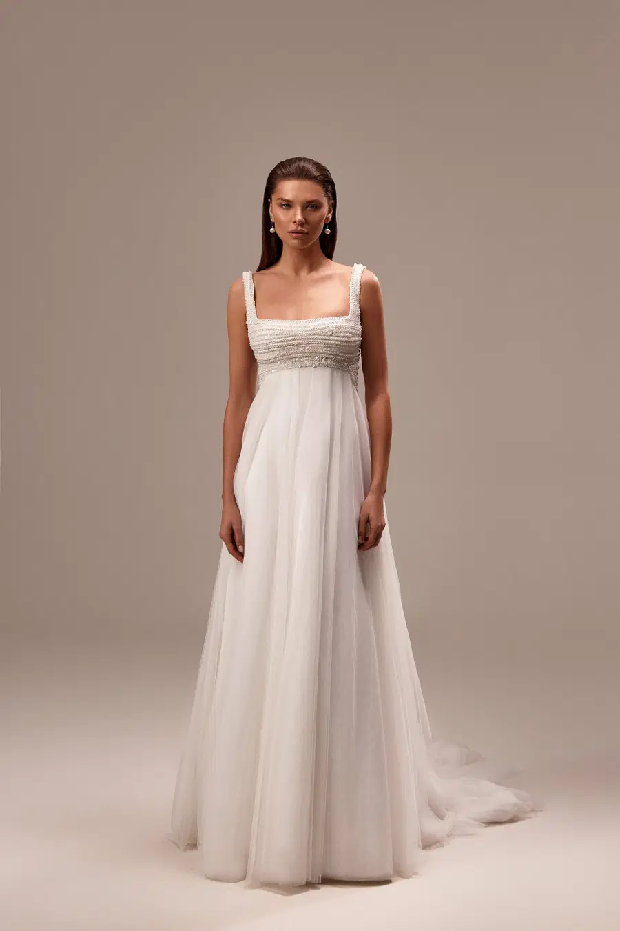 Grimaldi by Milla Nova: Straight silhouette, square neckline, tulle