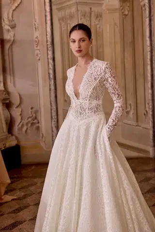 Lady by Justin Alexander - view 3 of 6