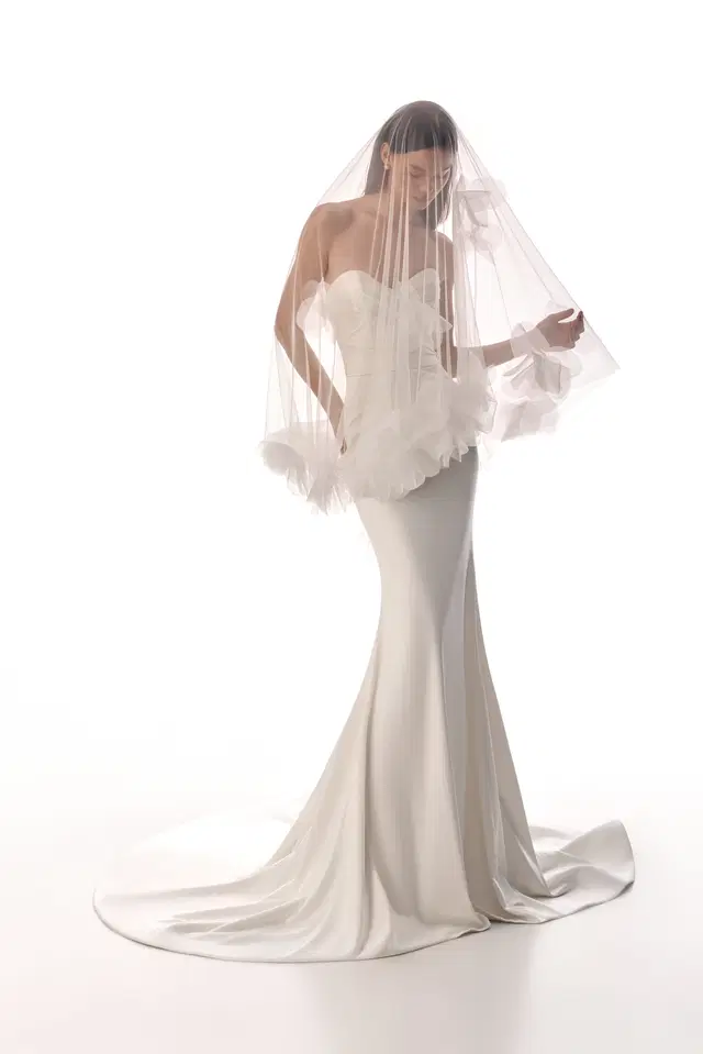 Tara by Innocentia: Fit & Flare silhouette, sweetheart neckline, sleeveless, satin