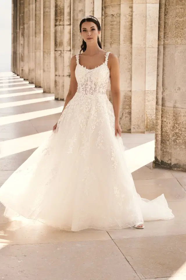Cecilia by Amo & Luv: A-Line silhouette, sweetheart neckline, sleeveless, lace