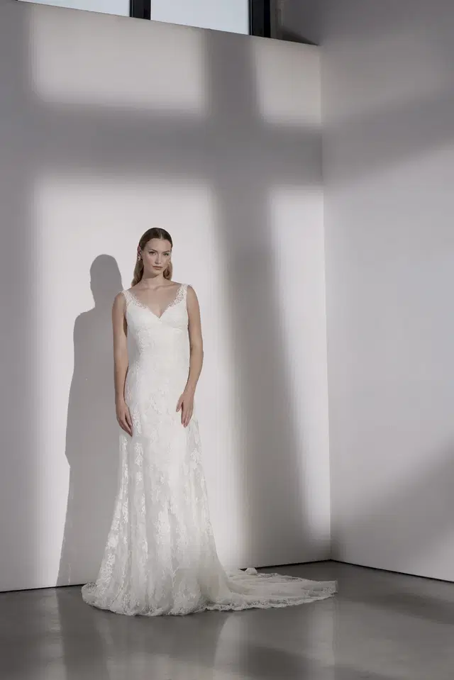Belgravia by Avenue by Josephine Scott: Mermaid silhouette, V-neck neckline, sleeveless, lace