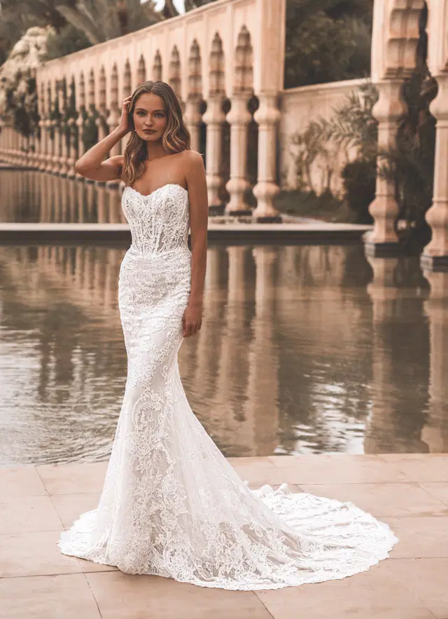 Vail by Enzoani: Straight silhouette, scoop neckline, lace, chapel train
