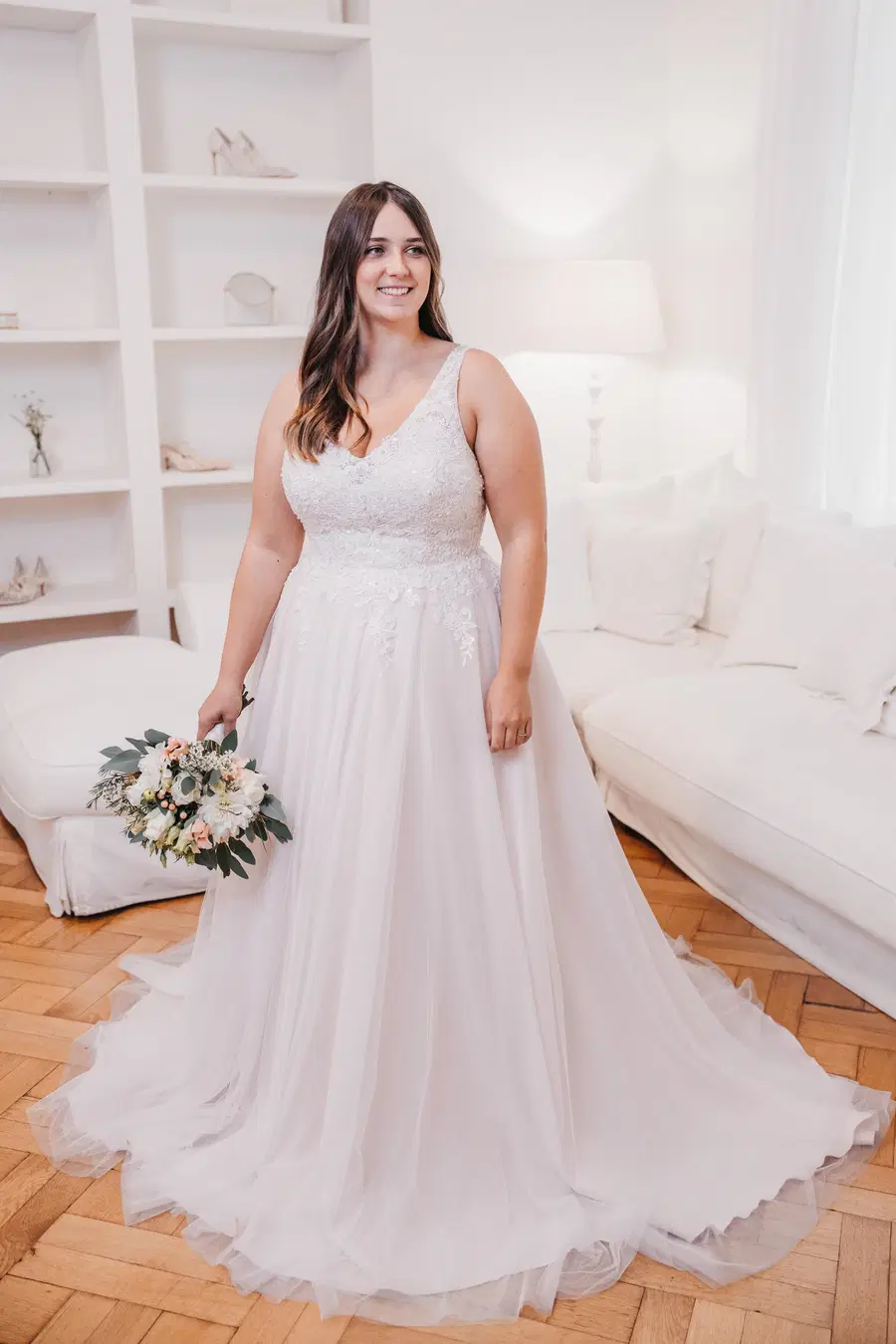 Magdalena by Sanna Lindström: A-Line silhouette, V-neck neckline, sleeveless, lace