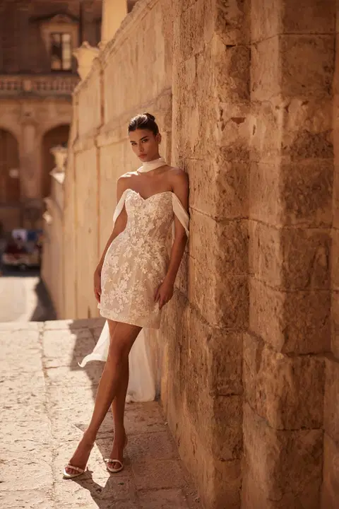 Lamara wedding dress by Anne Mariée, A-line, chiffon