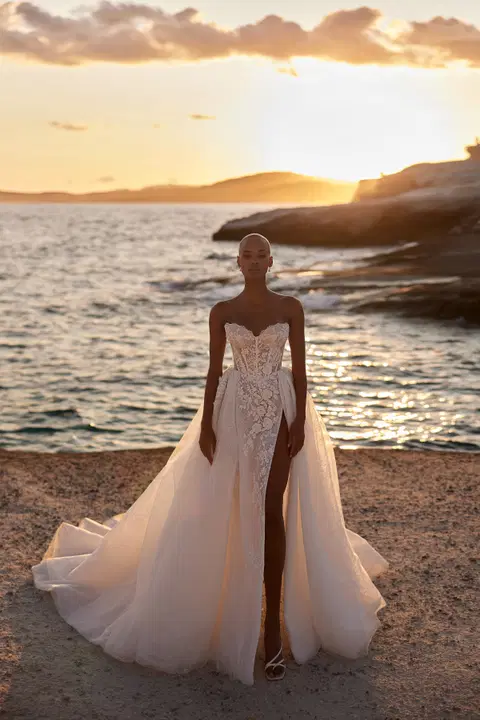 Reya wedding dress by Eva Lendel, ball gown, lace