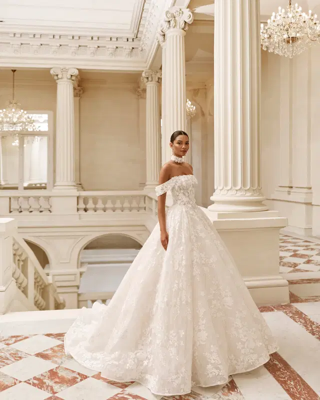 AMAPOLA von Rosa Clara: Ballkleid, Schulterfreier Ausschnitt, Ärmellos, Tüll