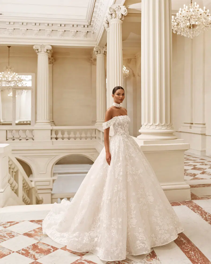 AMAPOLA von Rosa Clara: Ballkleid, Schulterfreier Ausschnitt, Ärmellos, Tüll