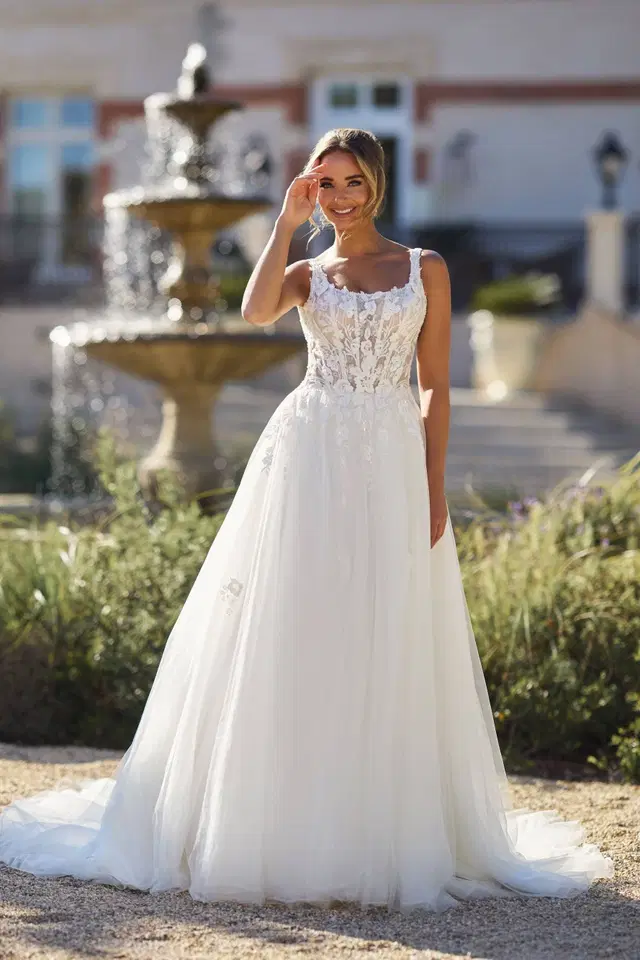 27213 by Très Chic: A-Line silhouette, boat neck neckline, sleeveless, tulle