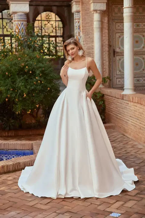 Style 6465 wedding dress by Daniela Di Marino, A-line, mikado