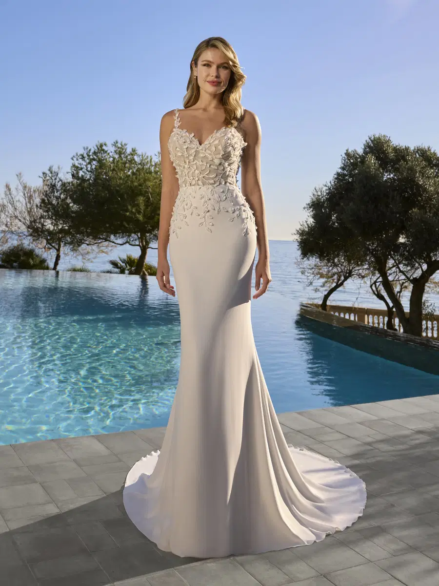 GIACINDA by Ladybird: Mermaid silhouette, sweetheart neckline, sleeveless, lace