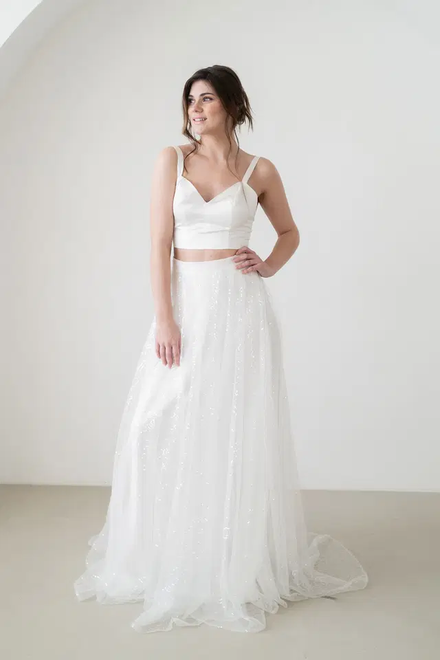 ALEXA by Esther Hofmann: Two-Piece silhouette, V-neck neckline, sleeveless, tulle