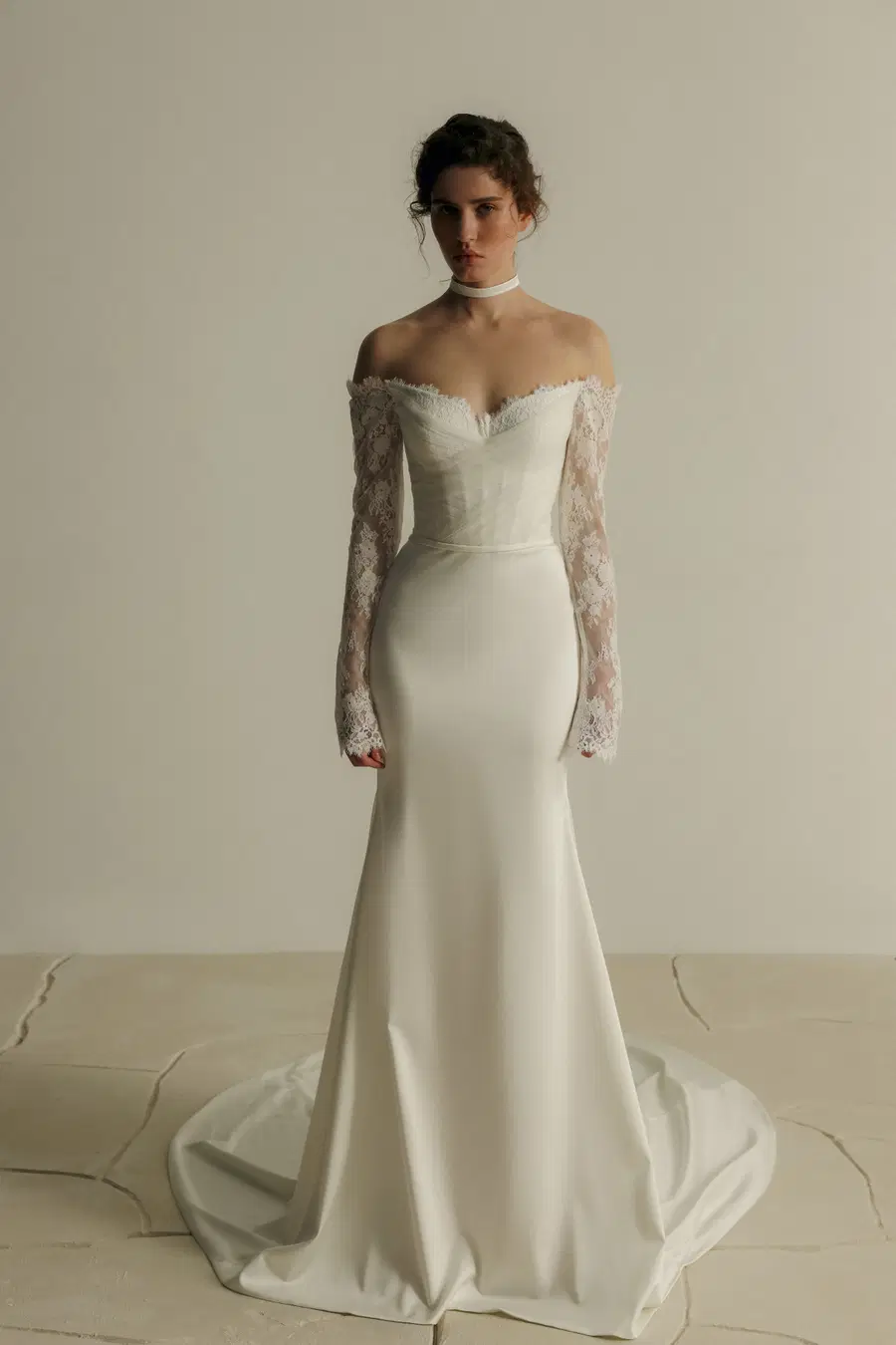 Leif by Eva Lendel: Mermaid silhouette, sweetheart neckline, long sleeves, lace