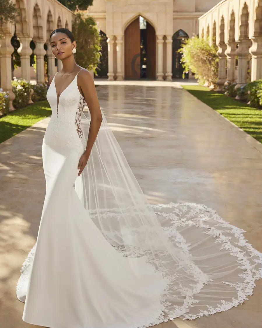 Oimbra by Rosa Clara: Mermaid silhouette, V-neck neckline, sleeveless, crepe