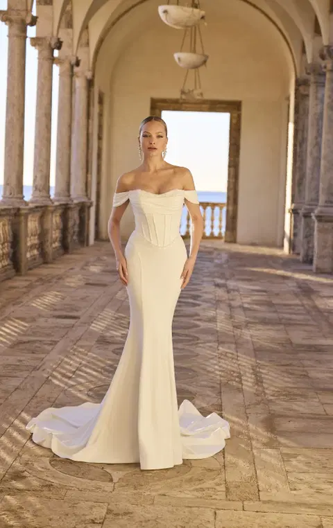 Hurelia wedding dress by Veni Infantino, fit & flare, crepe