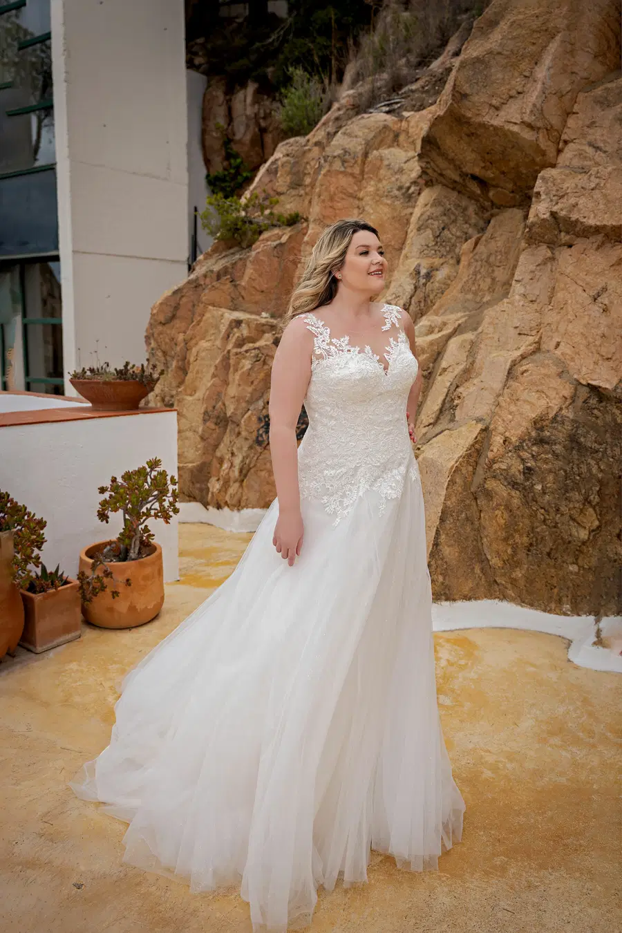 LB240 by Lohrengel: A-Line silhouette, V-neck neckline, sleeveless, lace