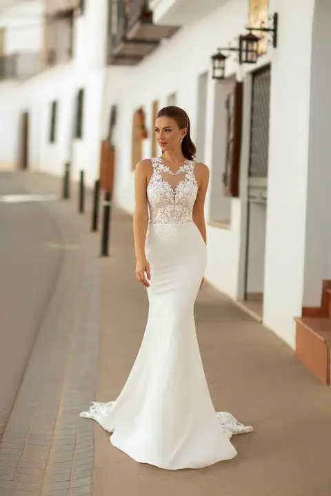 Style 8236 wedding dress by Monica Loretti, fit & flare, crepe