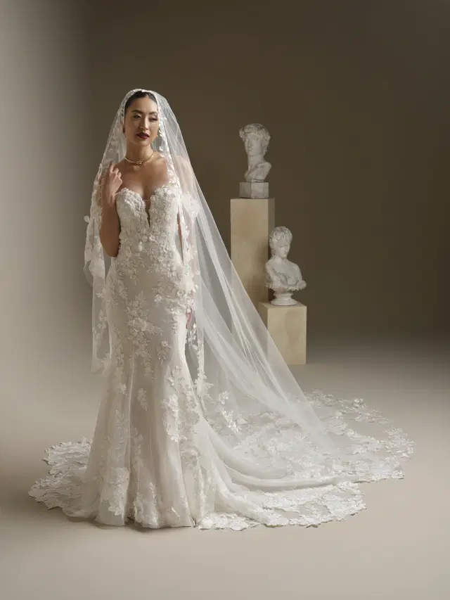 Rashida by Sottero & Midgley: Fit & Flare silhouette, sweetheart neckline, lace