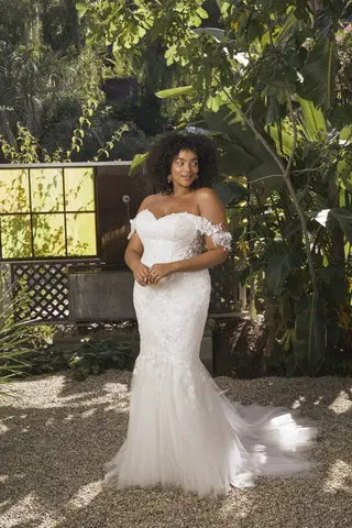 Eve Curvy by Beloved by Casablanca - view 2 of 5