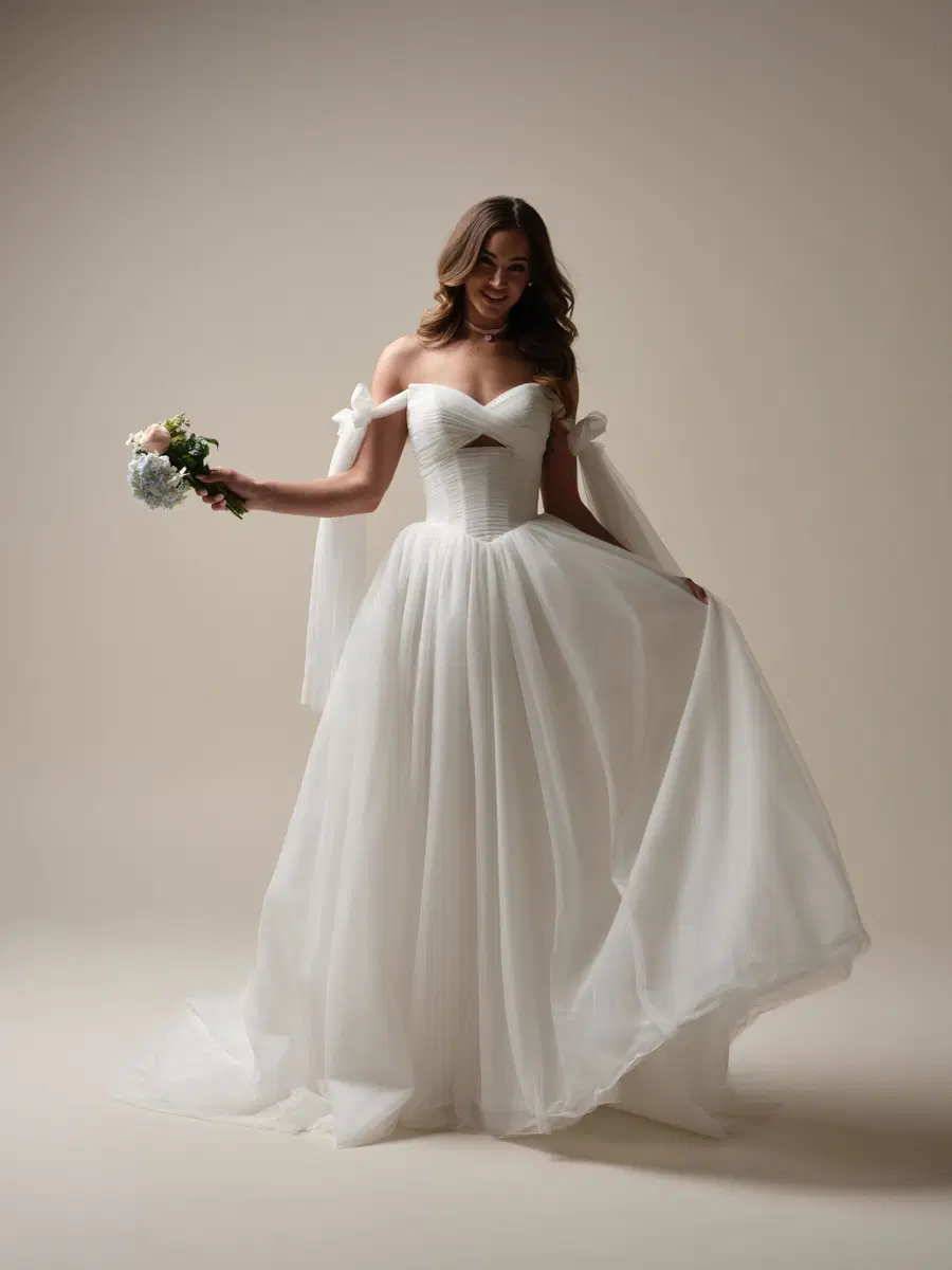 Evan by Maggie Sottero: Ball Gown silhouette, sweetheart neckline, sleeveless, tulle