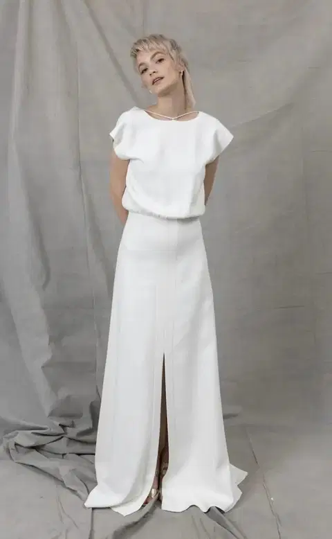 Besma Pure wedding dress by Kisui, straight, crepe