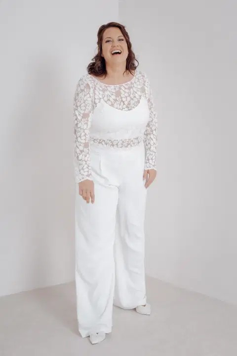 Hose Tihana Curvy wedding dress by noni, two-piece, crepe