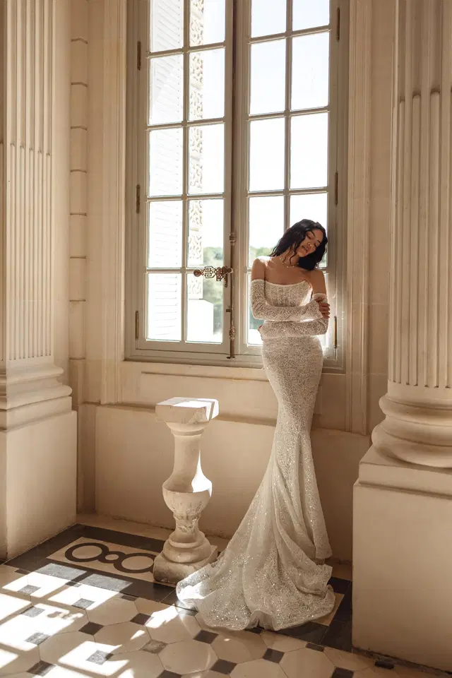 Nefeli by Ella Novia: Mermaid silhouette, straight neckline, long sleeves, lace