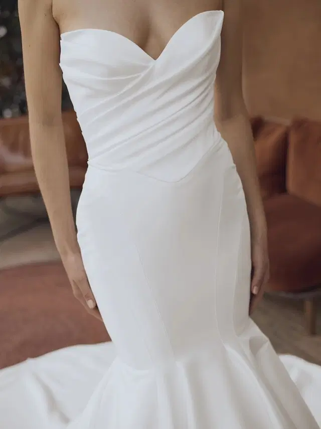 Galiana by ÉLYSÉE: Mermaid silhouette, sweetheart neckline, mikado