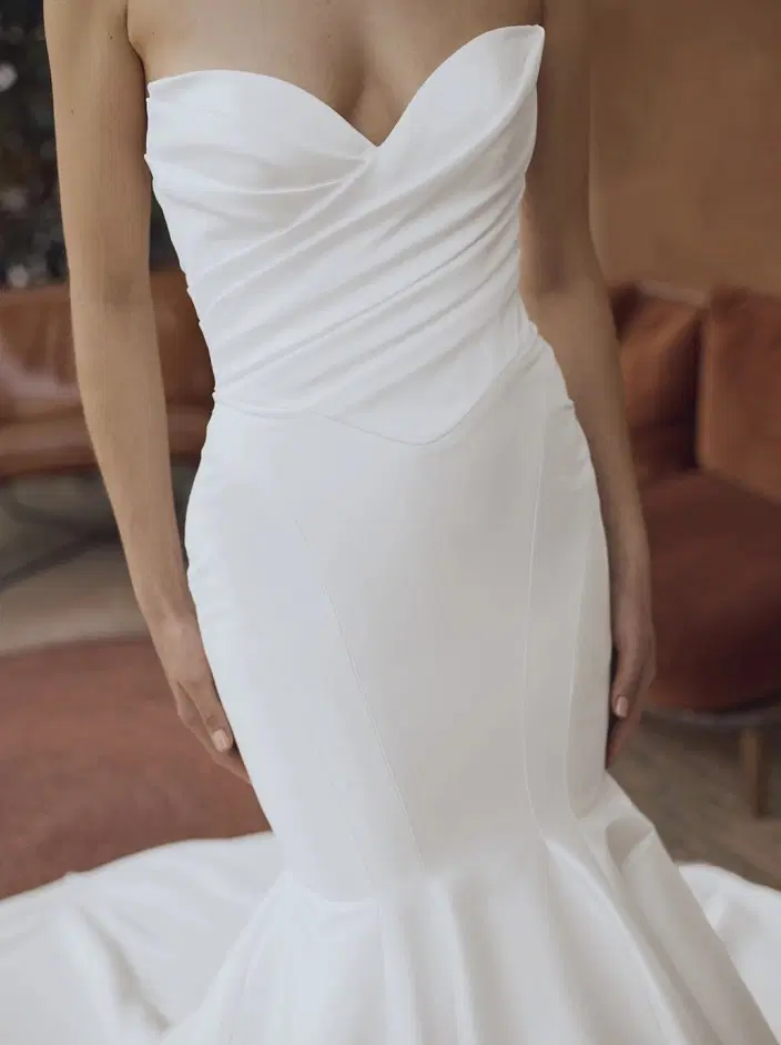 Galiana by ÉLYSÉE: Mermaid silhouette, sweetheart neckline, mikado
