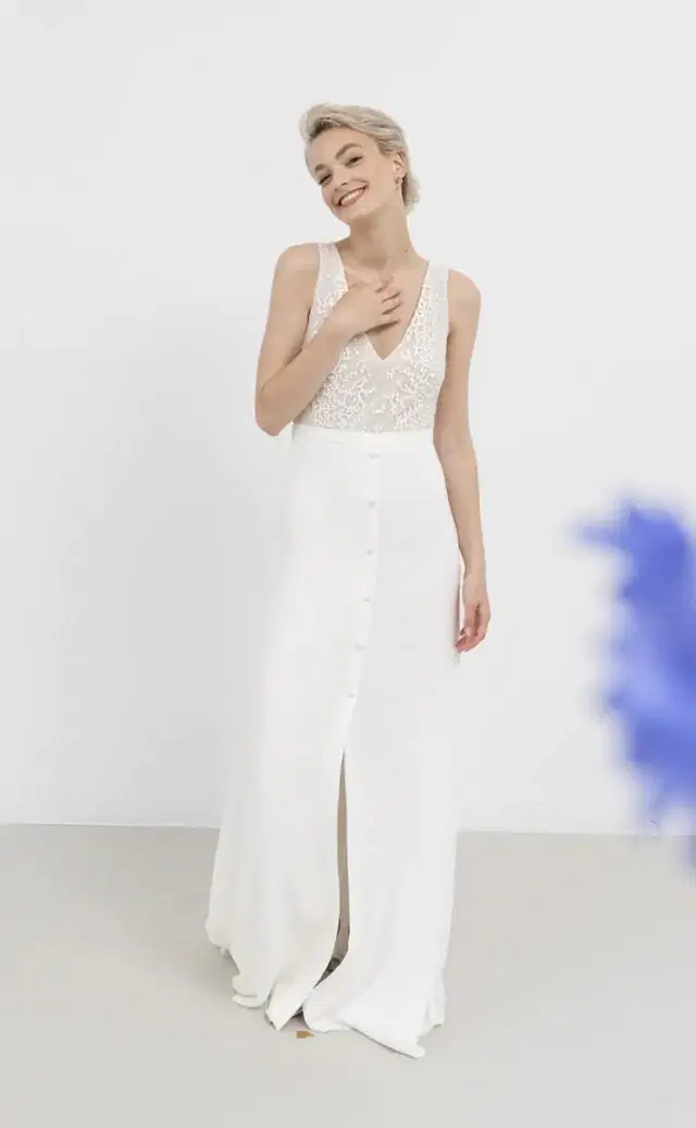 Million Dots Pure by Kisui: Straight silhouette, V-neck neckline, sleeveless, tulle