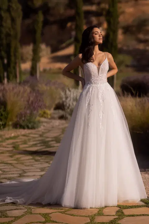 Style E-5500 wedding dress by Elizabeth Passion, ball gown, tulle