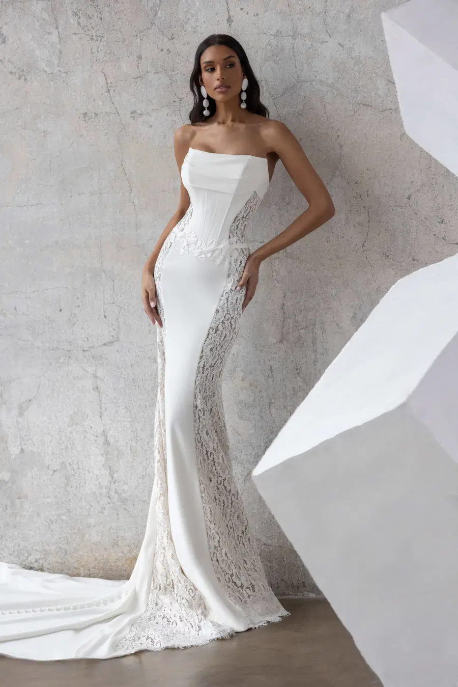 Fabienne by Jarice: Mermaid silhouette, straight neckline, sleeveless, lace