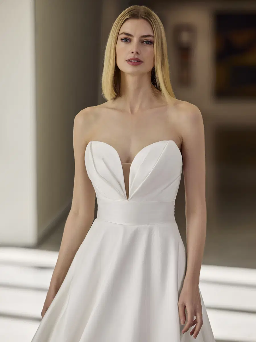 LEAVES by Pronovias - view 5 of 5