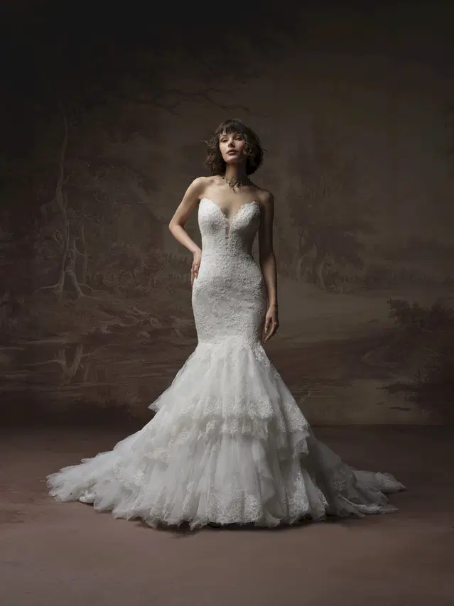 SAUVIGNON by Sottero & Midgley: Fit & Flare silhouette, sweetheart neckline, cap sleeves, lace