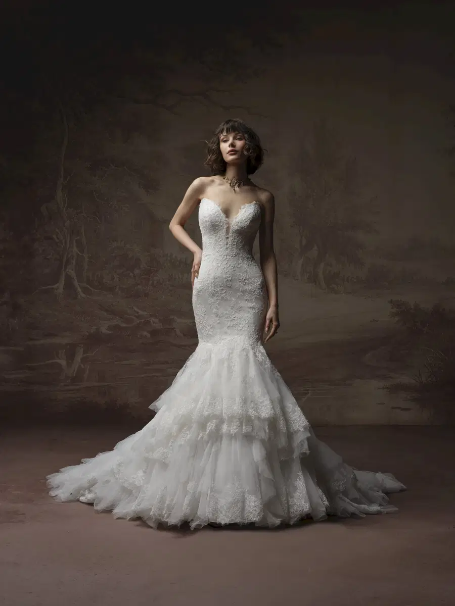 SAUVIGNON by Sottero & Midgley: Fit & Flare silhouette, sweetheart neckline, cap sleeves, lace