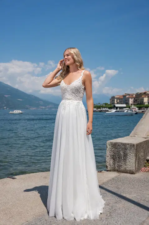 VN51 ivory wedding dress by Vera Nova, A-line, tulle