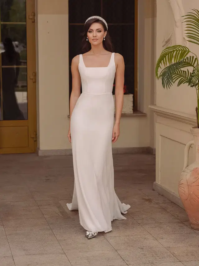 TO-2189 by Agnes: Trumpet silhouette, square neckline, sleeveless, satin