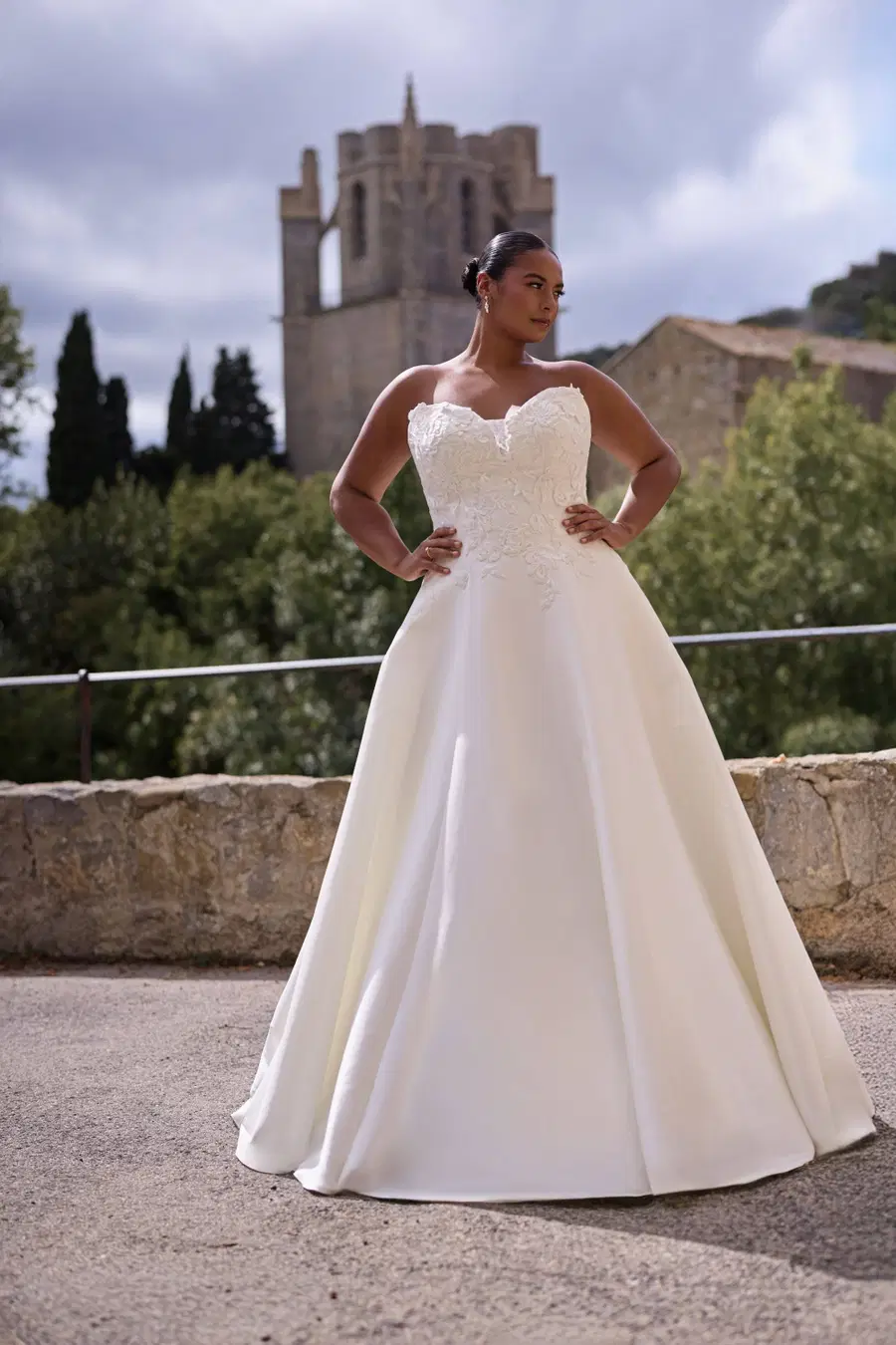 27322 by Très Chic: A-Line silhouette, sweetheart neckline, sleeveless, mikado