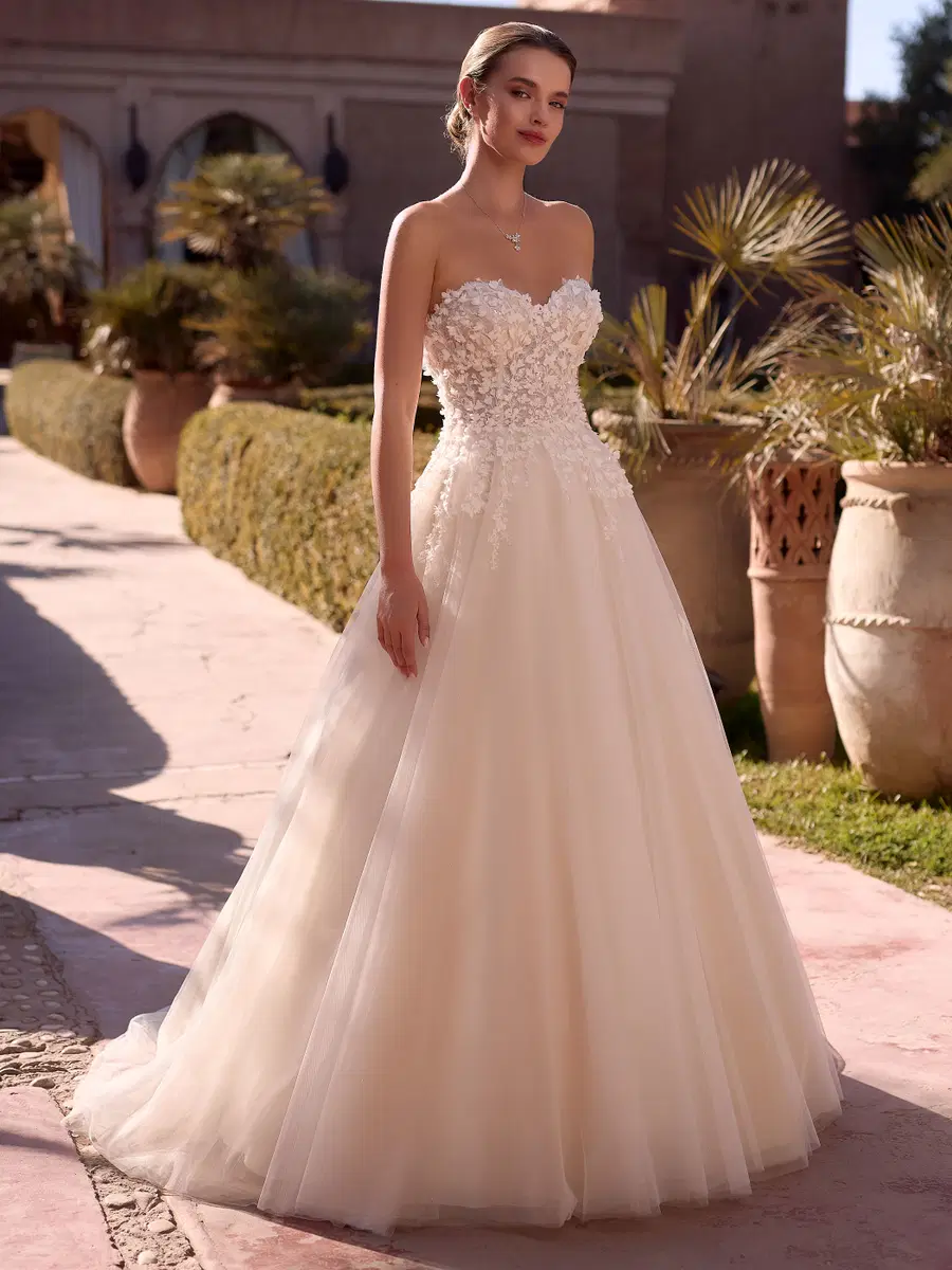 LAUREN by Bianco Evento: Ball Gown silhouette, sweetheart neckline, sleeveless, tulle