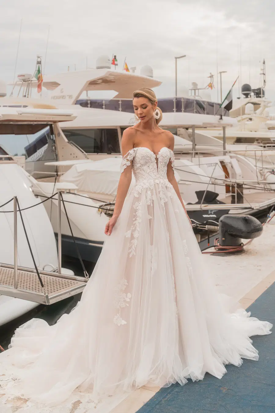 8218 by Diane Legrand: A-Line silhouette, sweetheart neckline, lace