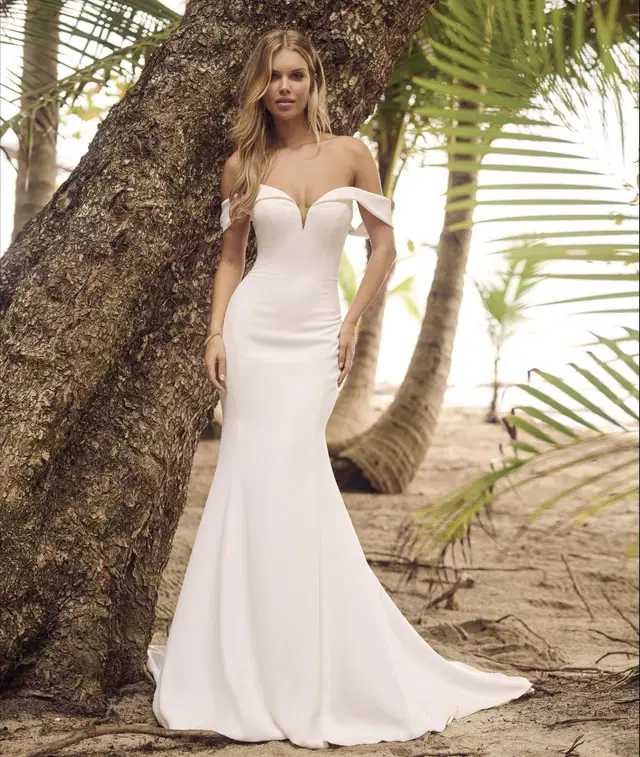 Colby by Rebecca Ingram: Fit & Flare silhouette, off-shoulder neckline, sleeveless, crepe