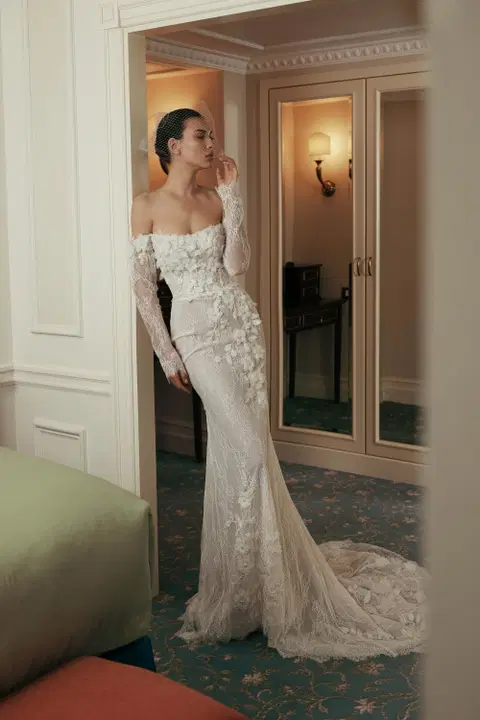 Milagros wedding dress by Anne Mariée, mermaid, lace