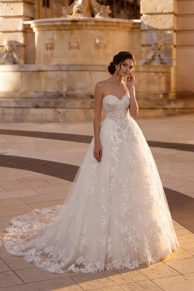 8403 by Monica Loretti: Princess silhouette, sweetheart neckline, sleeveless, lace
